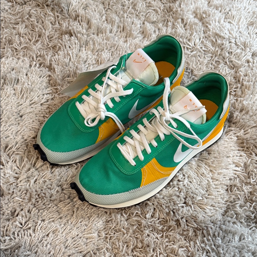 Nike Daybreak Type SE 'Stadium Green University Gold'